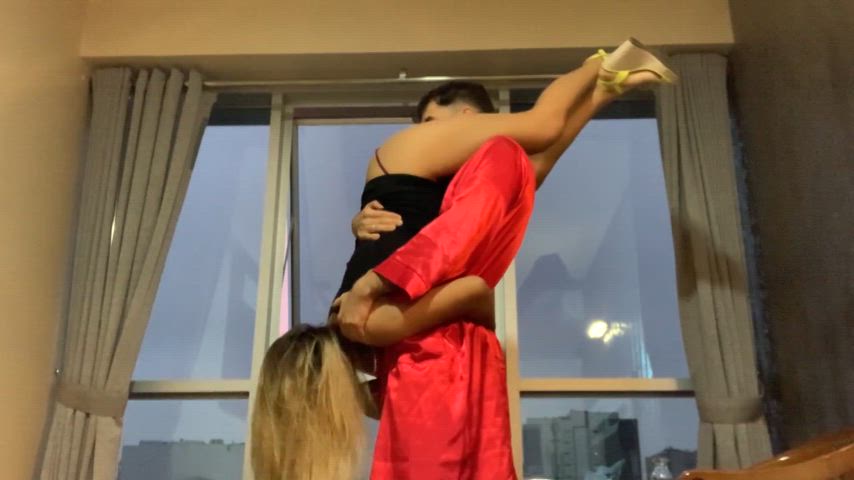 Don't worry babe, she's just a gympartner : video clip