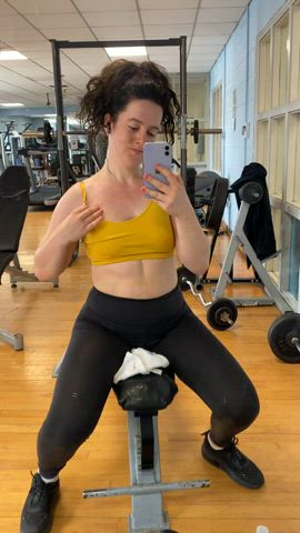 I love flashing my titties at the gym : video clip