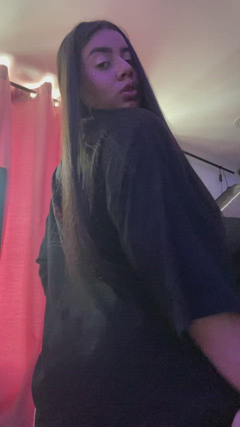 I think these curves will make you want me. : video clip