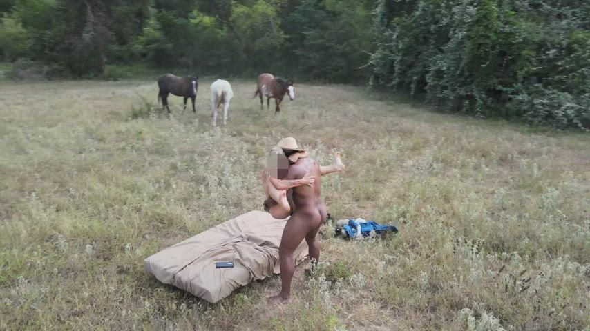 Me and hubby have the same friends : video clip