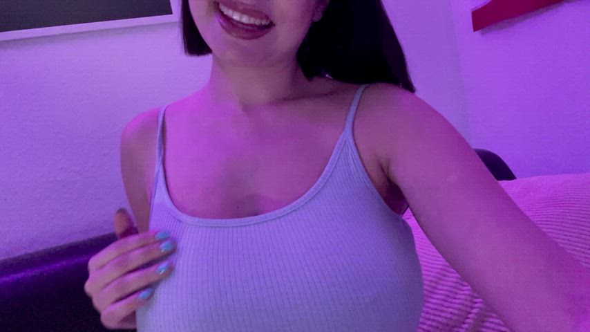 i bet your hand is too small for one boob : video clip