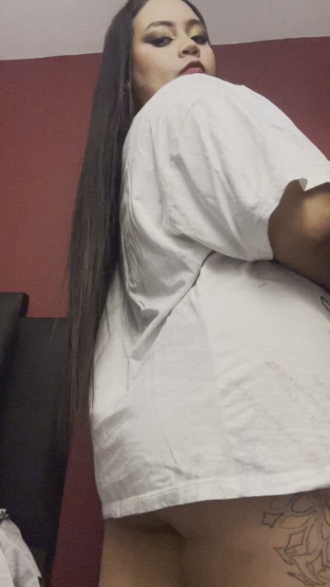 Would you let a 18 yrs old girl do this on you? : video clip