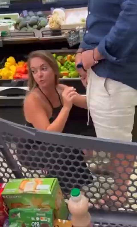 She is sucking dick in the supermarket : video clip