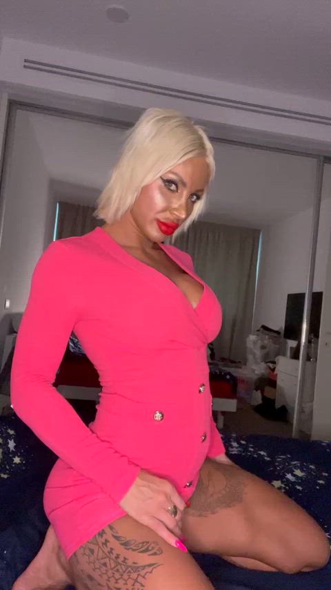 it's hard to find shirts that fit xD : video clip