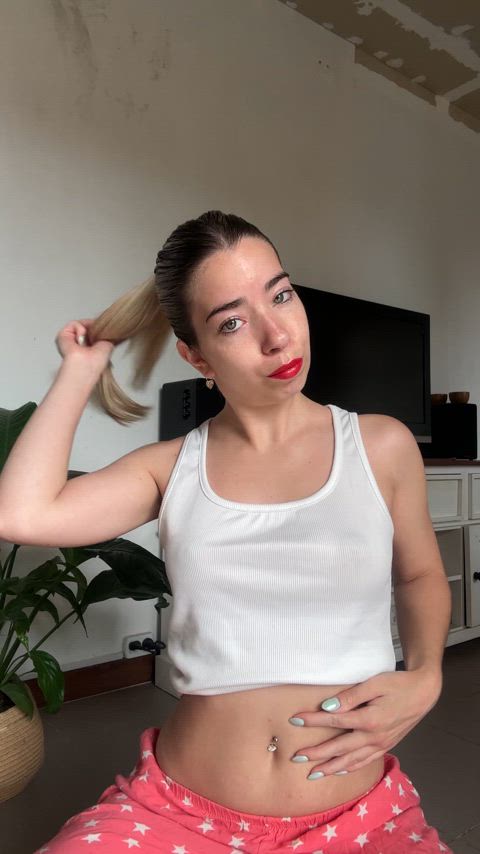 I want to show you what type of hot stuff I do when I'm super horny : video clip