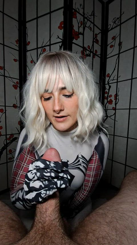 Spidergwen Loves Finishing The Job : video clip