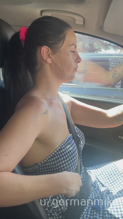 I love having fun in the car : video clip