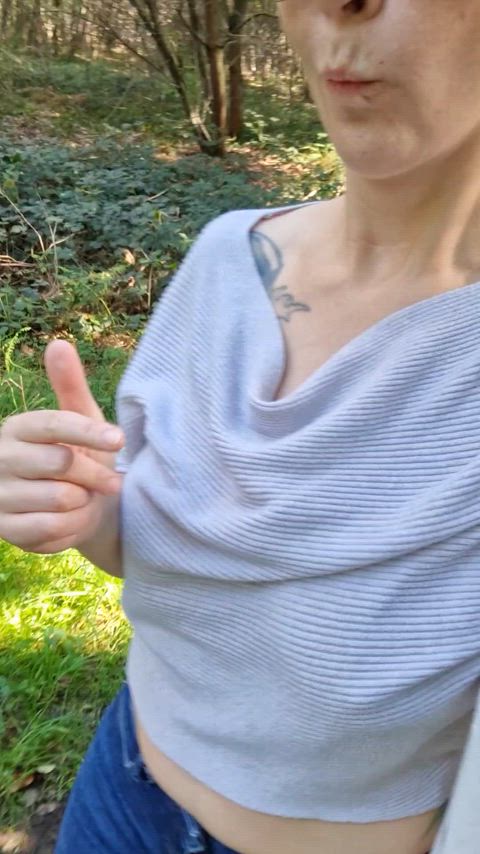 My boobs need some air : video clip