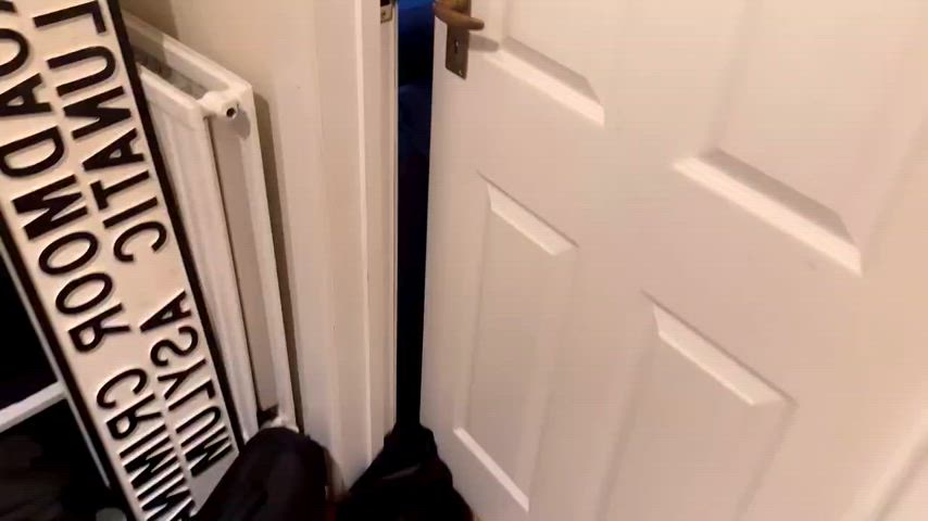 You come home early to find your wife with your best mate : video clip