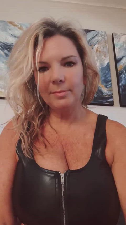 I dressed up like a slut for halloween! I hope you gooners like it : video clip