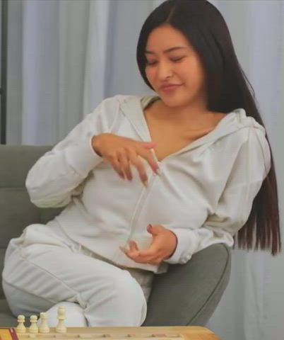 her tits are great : video clip