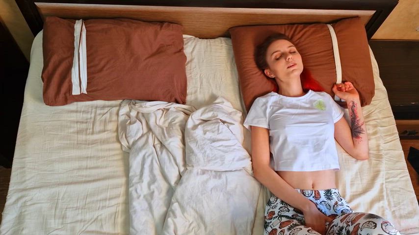 Pajama Girl is a good wife : video clip