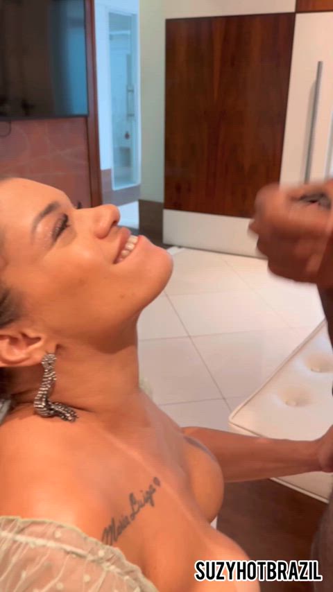 All over my face papi : video clip