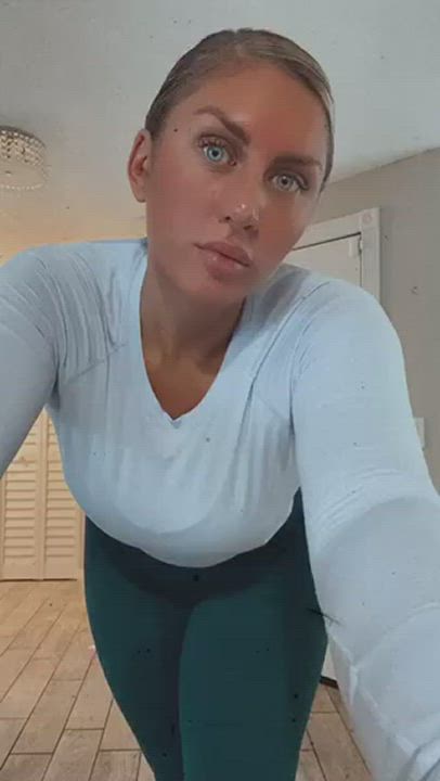 Goon…I’m the dumb air headed bud with a fat ass that my friends always wanna be around for some reason…I don’t know why : video clip