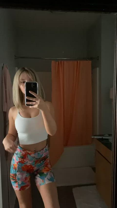 lets have a quickie in the gym bathroom🙈 : video clip