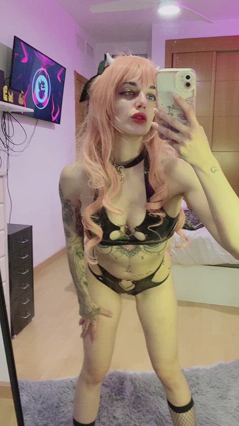 You can't last even 30 seconds between these 19yo cheeks : video clip