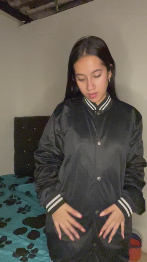 GTA 6 or a 2005 innocent latina? : video clip