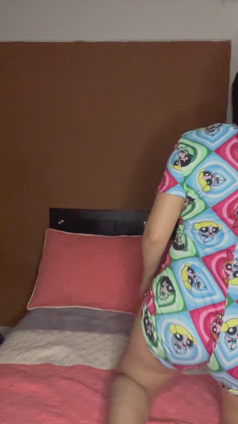 Can you just pull my shorts to the side and eat me? : video clip