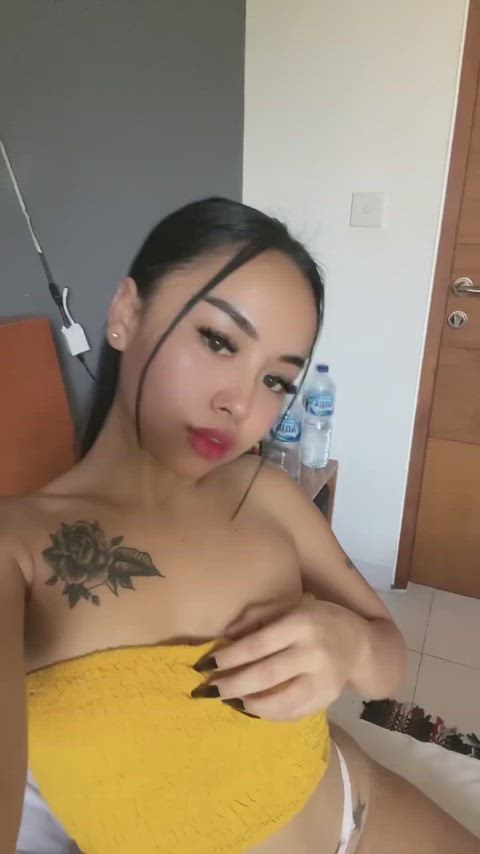 I really need someone to cum play with my horny body : video clip
