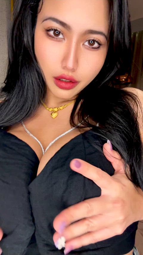 Come play with my huge melons : video clip