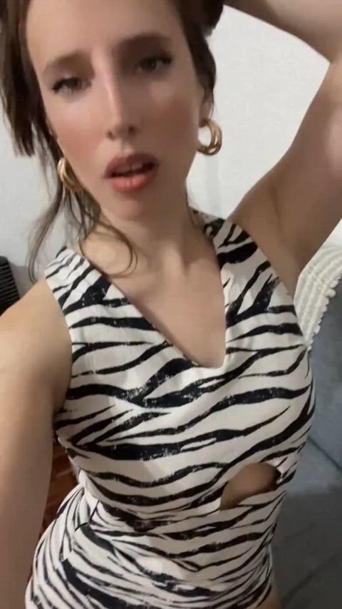 Showing off my naked, petite body for you : video clip