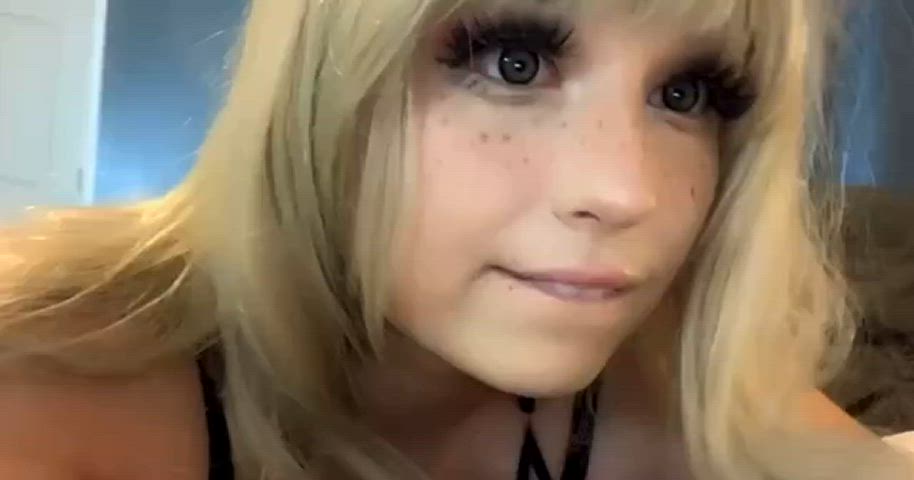 I suck the tip and wrap my tongue around it : video clip