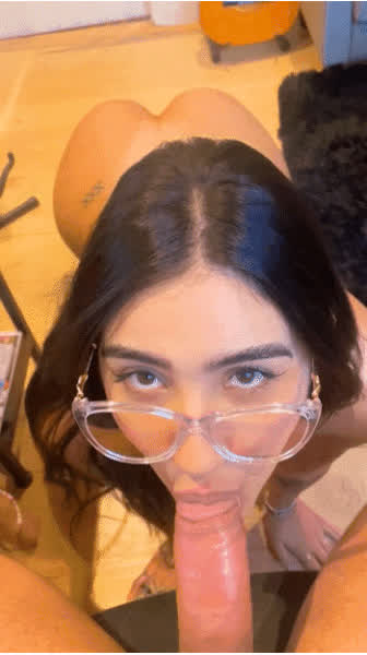 look in the eye to show love : video clip