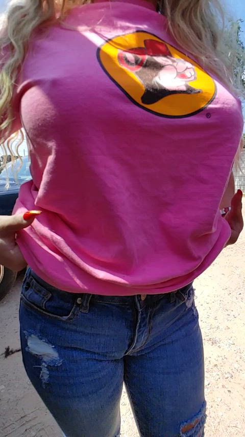 Bucee's shirt means I flash! : video clip