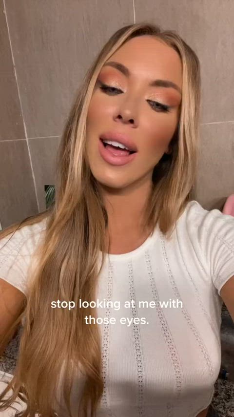 I know you like it when I look at you while I’m sucking your cock : video clip