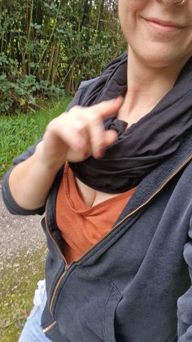 flashing my boobs as a nudist : video clip