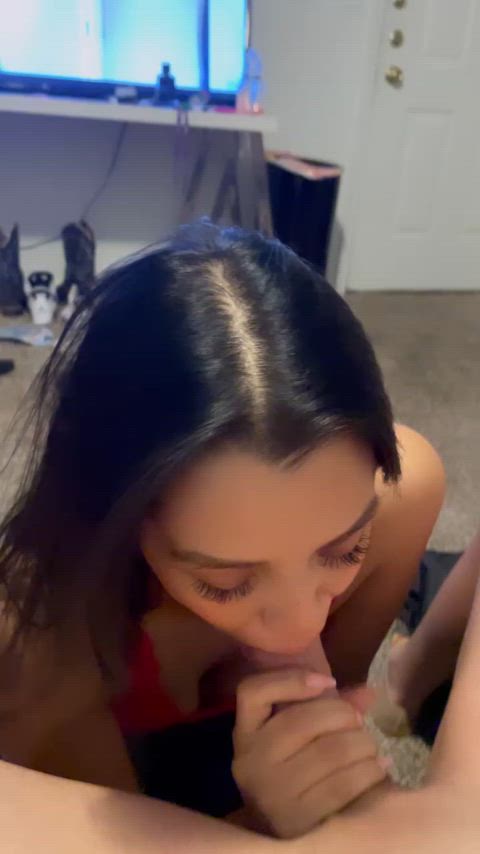 Came to watch a movie and ended up with a dick in my mouth : video clip