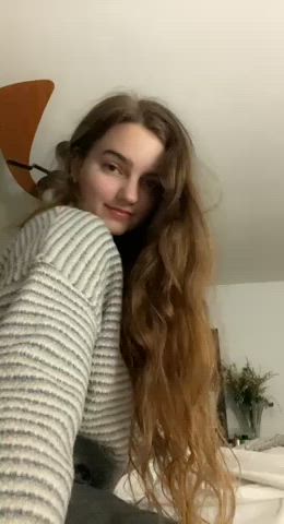 Does my pussy deserve to be licked or stretched? : video clip