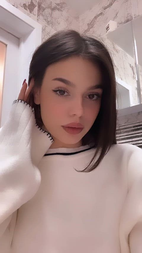 Fully legal cutie with petite body, ready to make you cum : video clip