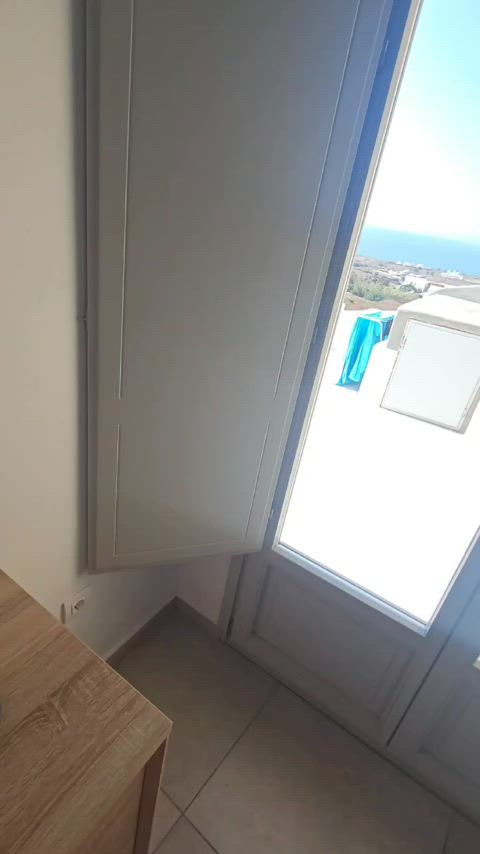 From Canada to Greece : video clip