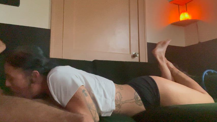 sucking his bbc cum while he watches TV : video clip