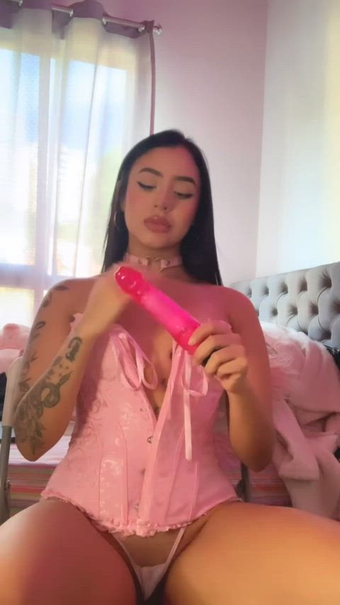 Imagine this huge dildo in my tiny pussy : video clip