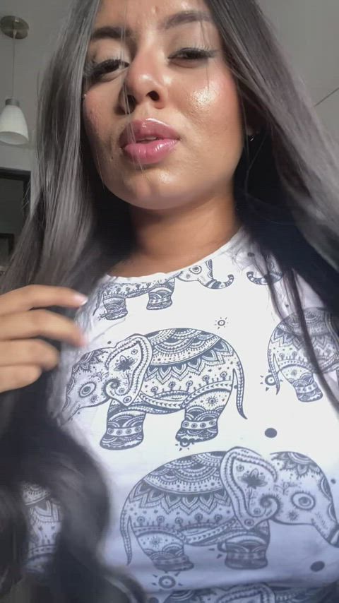 Are my B cup tits enough to give you a good boobjob? : video clip