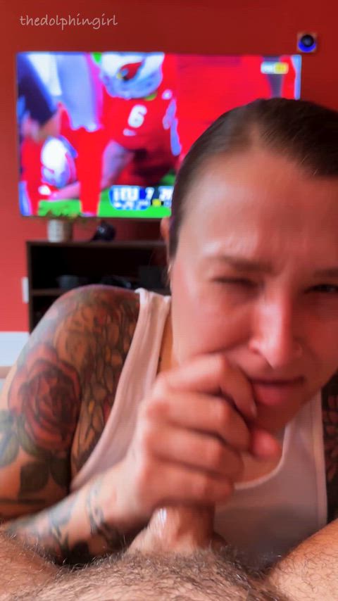 I love to make him cum while he watches the game : video clip