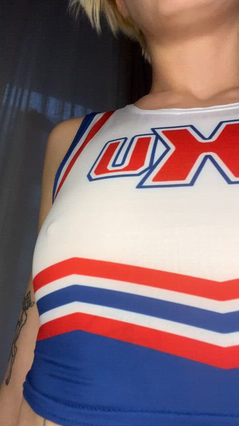 Im just a art girl who shows off her tits : video clip