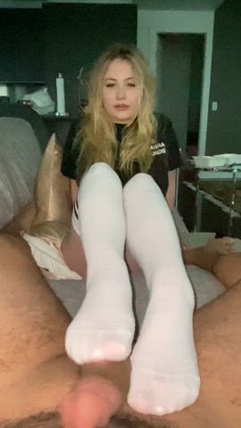 Morning footjob in my thigh highs : video clip