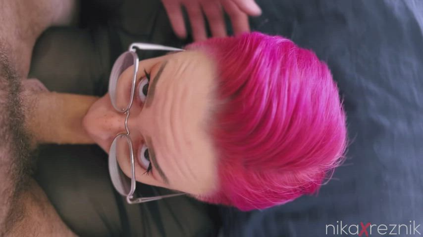 Blowjob with a little help : video clip