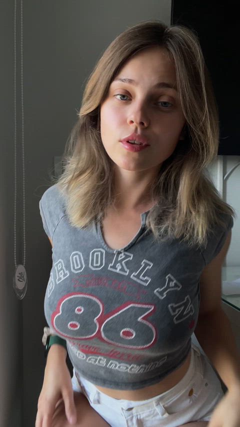 Petite in all the right places : video clip