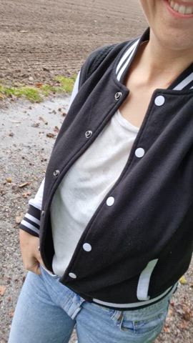 I hope no one saw me naked in the nature : video clip