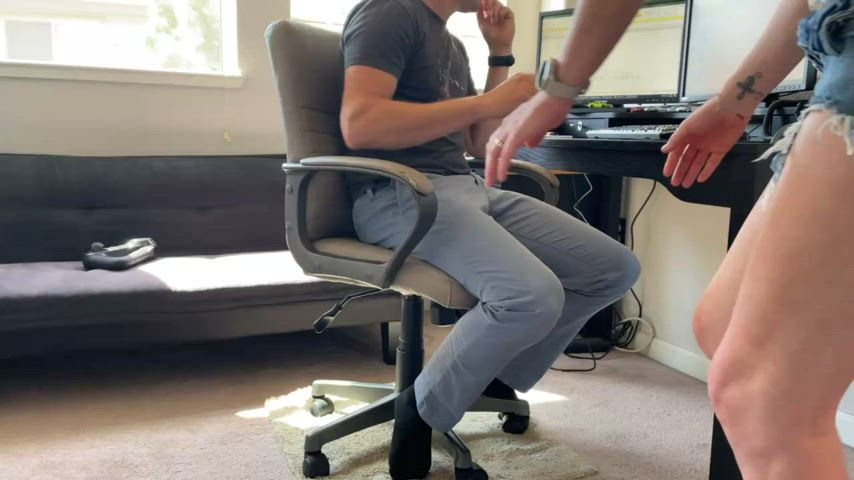 He’s working and I’m putting in a different kind of work : video clip