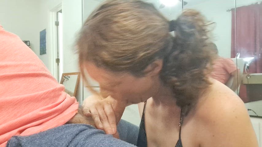 This MILF is hard at work getting daddy ready to fuck me : video clip