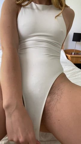 I didn't even know my pussy could grow this much hair : video clip