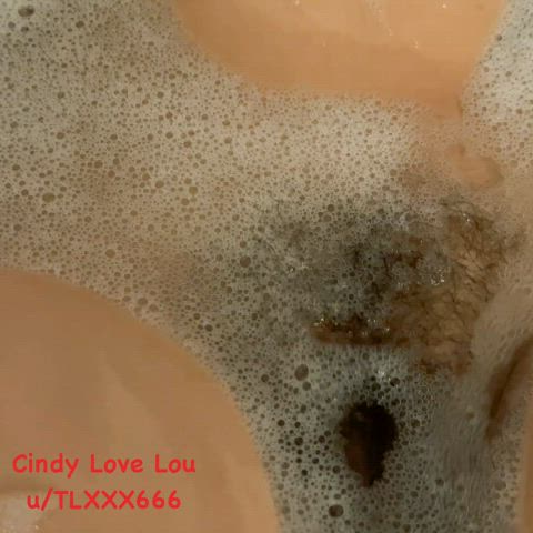 Washing my hair : video clip