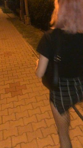 love to twerk outside : video clip