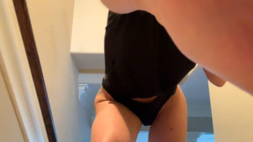 Please fuck me on the stairs : video clip