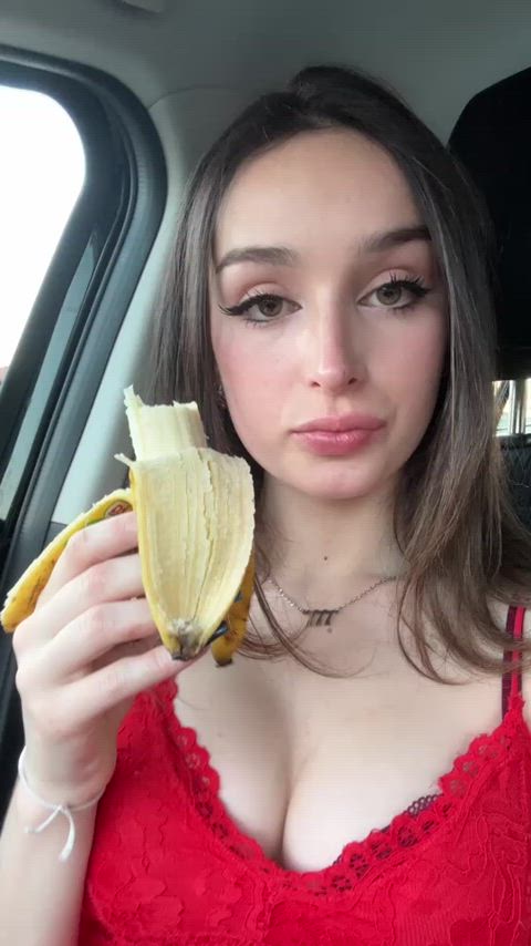 Be hónest, woυld you date me? : video clip